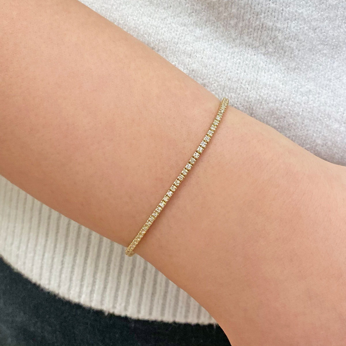Amazon.com: Gold Bracelet Set for Women, 14K Dainty Gold Plated Layered  Bracelet Stack Simple Tiny Satellite Figaro Snake Chain Box Bracelets Cute  Thin Minimalist Fashion Jewelry Gifts for Women Trendy: Clothing, Shoes